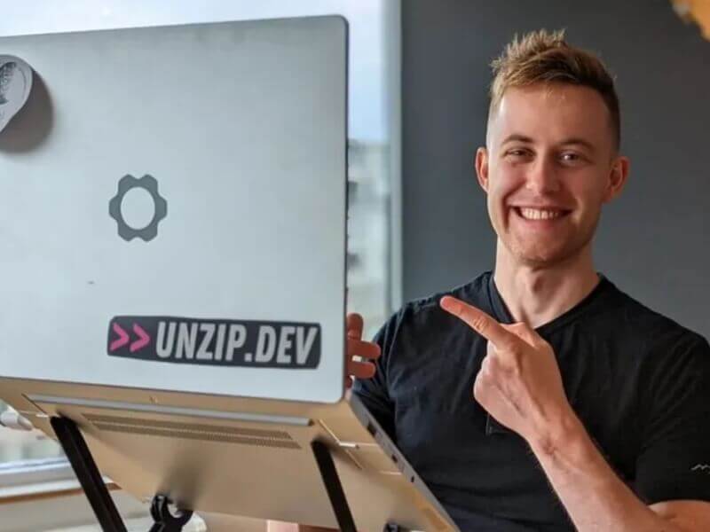 這張圖片的 alt 屬性值為空，它的檔案名稱為 800x600-it.jpg